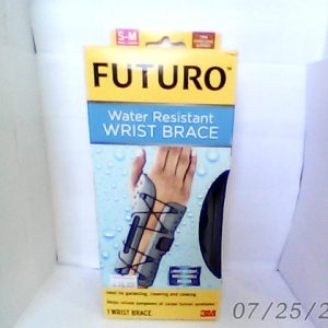 Futuro Water Resistant Wrist Brace Right Hand (S-M) Firm-58500