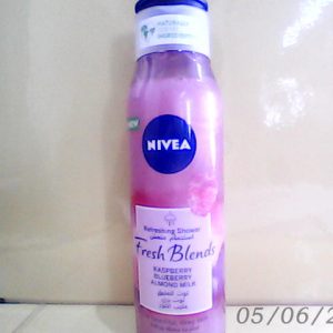 Nivea Fresh Blends  Raspberry Blueberry & Almond Milk Shower Gel 300 ml Del